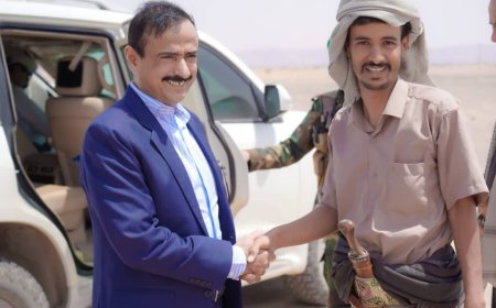 محافظ شبوة يوجه اعتماد مشروع مدرسة وخزان مياه لمنطقة لَجَب بمديرية عتق