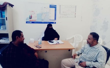 رئيس تنفيذية انتقالي أبين يتفقد المركز الصحي وروضة الأول من مايو بمنطقة الكود بخنفر