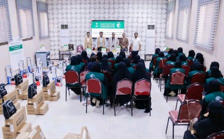 شبوة.. الأمين العام يدشّن تسليم حقائب أدوات المهنة لـ80 امرأة بتمويل مركز الملك سلمان
