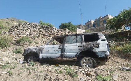 إحراق سيارة المحامي أنيس السعدي بجانب منزله في يافع رصد والفاعل مجهول