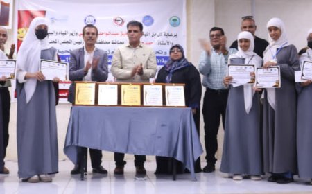 عدن تبدع على المسرح من أجل الحياة... طلابها يجسدون رسالة الأوزون بإبداع توعوي