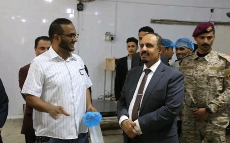 محافظ حضرموت يتفقد مصنع المكلا لتعليب الأسماك ويشيد بمستوى التحديثات المنفذة