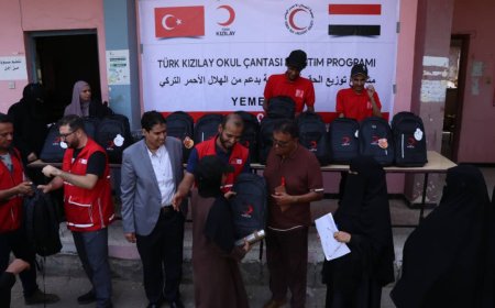 جهاز محو الأمية يسلم حقائب تعليمية لمائة مستفيدة في عدن