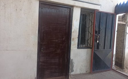 متقاعدون أمام مكتب بريد زنجبار ومماطلة في صرف رواتبهم!!