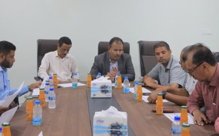 بحضور الوكيل العامري.. مناقشة الإجراءات الإدارية والفنية لتشغيل مستشفى المدينة الخيري بسيئون