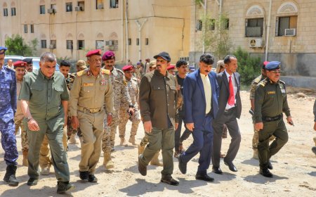 ضمن الاحتفالات بذكرى 14 أكتوبر المجيدة .. محافظ حضرموت يفتتح "استراحة وميز الضباط" بقيادة المنطقة العسكرية الثانية في إطار تعزيز بيئة العمل العسكري