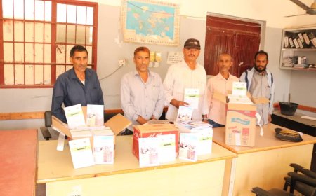 انتقالي حالمين يسلم إدارة التربية في المديرية كتباً مدرسية دعماً للعملية التعليمية