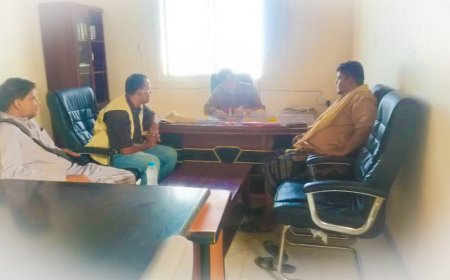 مدير عام مديرية رضوم يلتقي مقدم الدعم القانوني في منظمة INTERSOS لتوعية المجتمع المحلي بحقوق المهاجرين