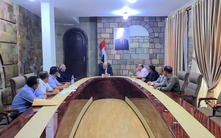 محافظ تعز يوجه بضبط الجهات الحكومية التي لم تلتزم بتوريد إيراداتها إلى البنك المركزي