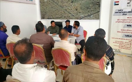 العيسائي يترأس اجتماعًا استثنائيًا لتكامل العمل بين الشرطة والمجتمع ودعم مشروع الصرف الصحي في عدن