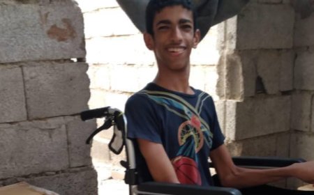 لمسة إنسانية لمؤسسة "إثراء" تعيد الأمل لأسرة الطفل صادق في شقرة