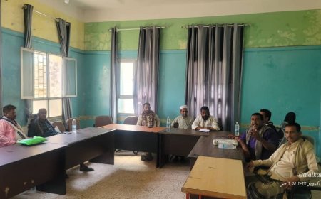 مدير عام مديرية المسيمير يعقد اجتماعًا مع رؤساء الجمعيات الزراعية والأمناء لمناقشة الصعوبات والاحتياجات