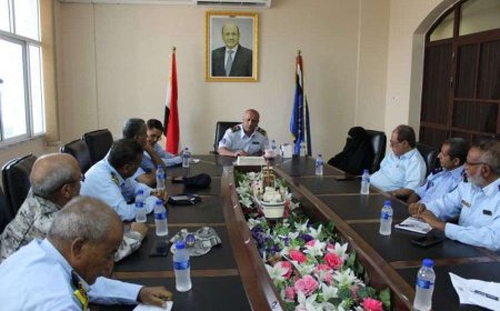 خفر السواحل بعدن يناقش رفع الجاهزية لتأمين الملاحة ومكافحة التهريب
