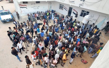شرطة المهرة تضبط شبكات تهريب المهاجرين غير الشرعيين وترحّل أكثر من 406 مهاجرًا في حملة واسعة بشحن