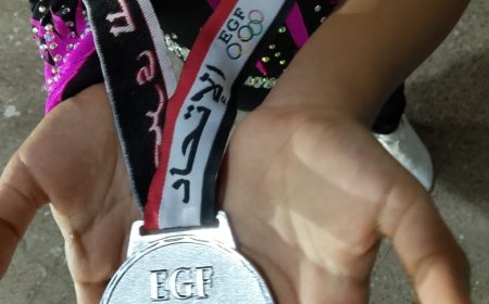 الطفلة اليمنية لجين عادل عياش تحصد الميدالية الفضية في بطولة الاتحاد المصري للجمباز فئة 9 سنوات