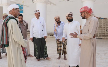 مدير عام شبام ومدير عام مكتب وزارة الاوقاف والإرشاد بالوادي يتفقدان أعمال ترميم جامع هارون الرشيد التاريخي