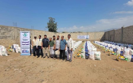 برعاية المدير العام بكر الشاعري.. توزيع 100 سلة غذائية للأسر الفقيرة والمحتاجين بمديرية قعطبة