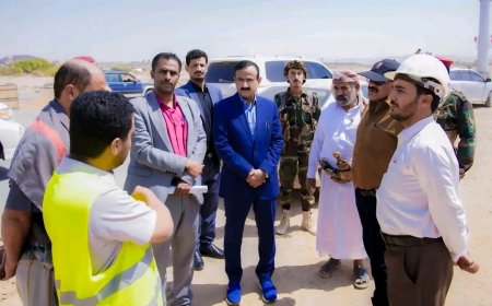 المحافظ بن الوزير يدشّن مشروع توسعة المدخل الغربي لمدينة عتق ويتفقد أعمال الإنارة الجارية فيه