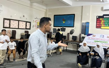 مدير إدارة التعليم العام بالمهرة يزور قاعة تدريب التعليم المبرمج في الحساب الذهني