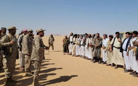 الجوف.. قائد المنطقة العسكرية السادسة اللواء حنتف يلتقي قبائل بني نوف، والقبائل تعلن وقوفها الى جانب قوات الجيش