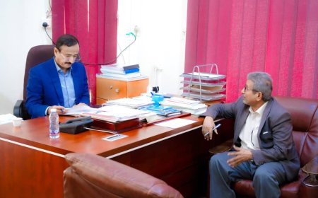 المحافظ بن الوزير يتابع جهود معالجة ملفات المبعدين قسرياً