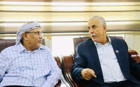 رئيس الجمعية الوطنية يلتقي في المكلا فريق التوجيه والرقابة الرئاسي ويبحث معهم ترتيبات فعالية ذكرى 14 أكتوبر