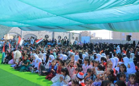 مدارس التفوق الحديثة بمأرب تحتفي بذكري ثورتي 26 سبتمبر و14 أكتوبر وتفتتح ملعبًا رياضيًا جديدًا