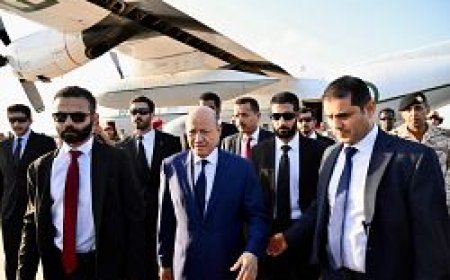 رئيس مجلس القيادة يؤكد من عدن اهمية التركيز على اولوية استعادة وبناء المؤسسات وتخفيف المعاناة