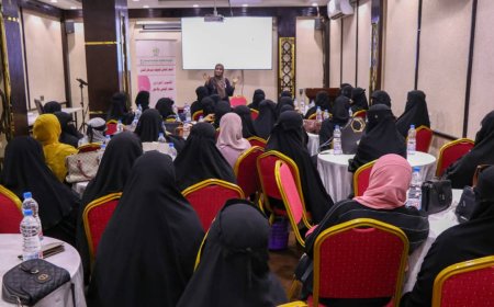 المؤسسة الوطنية لمكافحة السرطان بعدن تنظم جلسة "فضفضة شاي" ضمن فعاليات أكتوبر الوردي