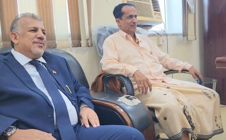 فريق التوجيه والرقابة الرئاسي يلتقي مدير مكتب وزارة الشؤون القانونية بمحافظة المهرة