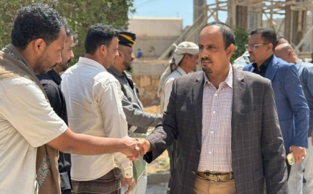 ​محافظ حضرموت يُقدم واجب العزاء لذوي الفقيد الشيخ علي بن صالح بن يمين 