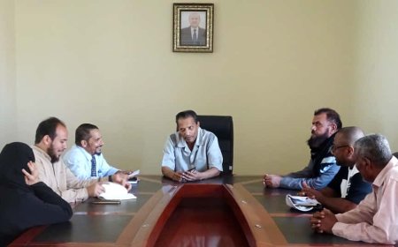 محافظ أبين يبحث مع نائب مدير عام دعم البرامج بمنظمة كير تعزيز التدخلات الإنسانية والغذائية بالمحافظة