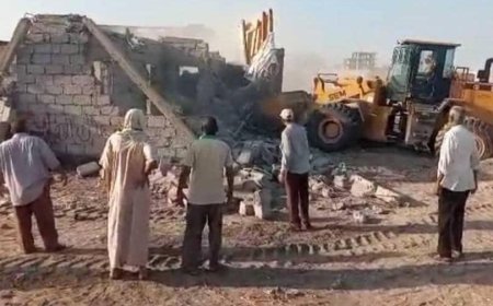 المقدم الحالمي أثناء إزالة أبنية عشوائية بخور مكسر.. مستمرون في إزالة العشوائيات وارجاع الحقوق لأصحابها