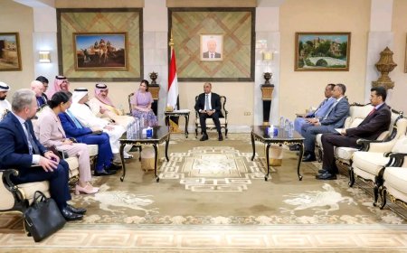 رئيس الوزراء يعقد اجتماعاً مع سفراء عدد من الدول الراعية للعملية السياسية في اليمن