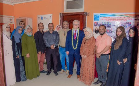 رئيس جامعة عدن يكرم سعادة السفير الألماني بدرع تذكاري تقديراً لجهوده في دعم مجالات التعليم والتنمية