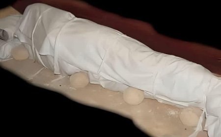 فتاة تعود للحياة أثناء صلاة الجنازة عليها في ذمار قبل أن تفارقها مجددًا.. تفاصيل 