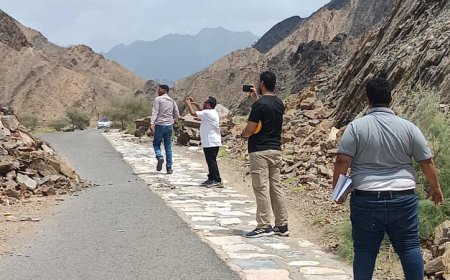 فريق هندسي ينفذ نزولًا ميدانيًا إلى منطقة ثنهة بسرار لإعداد دراسة حول أضرار السيول