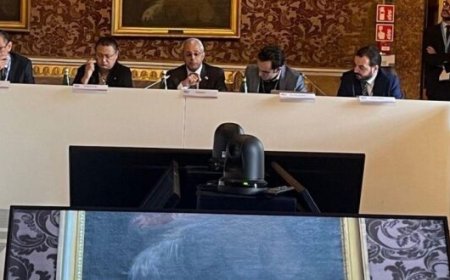 نائب وزير الخارجية مصطفى نعمان يدعو إلى دعم الحكومة اليمنية لحماية الملاحة في البحر الأحمر