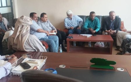 فريق التوجيه والرقابة الرئاسي يلتقي بقيادة مكتب الضرائب في لحج