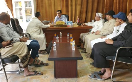 مدير عام مديرية القطن يلتقي الشيخ حسين غالب العامري 