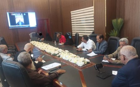 الوزير الوالي يترأس اجتماعا لمدراء مكاتب الخدمة المدنية والتأمينات في المحافظات المحررة عبر برنامح الزوم