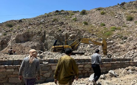 مدير عام صناعة لحج "الجعفري" يطلع على نسبة الإنجاز في محطة الغاز المركزية التابعة لتعاونية لبعوس