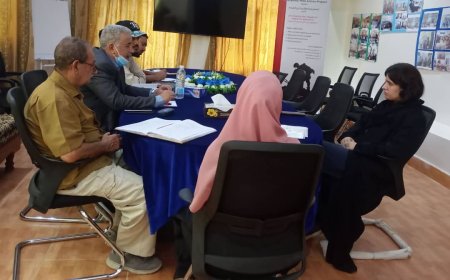 مكتب تنسيق الأعمال المتعلقة بالألغام (YMACC) يعقد اجتماعًا اعتياديًا مع منظمة المجلس الدنماركي للاجئين (DRC)