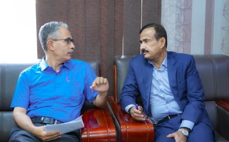 المحافظ بن الوزير يوجّه بإعلان مناقصة بناء مدرسة لَجَب في عتق