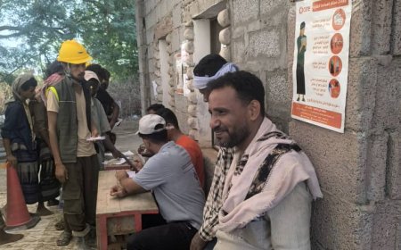منظمة كير توزع لـ80 حالة مستفيد من مشروع النقد مقابل العمل في ساكن وعيص بخنفر