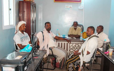 مدير هيئة المصائد في بروم ميفع يناقش مع المجلس الاداري لجمعية صيادي الحسي عدد من القضايا والمستجدات