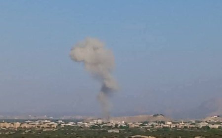 عاجل | هجوم إرهابي مزدوج بسيارتين مفخختين على المجمع الحكومي بالمحفد