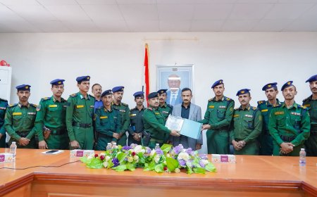 محافظ شبوة ومدير عام الشرطة يلتقيان بخريجي كلية الشرطة حضرموت ويؤكدان دعمهم لتعزيز أمن المحافظة