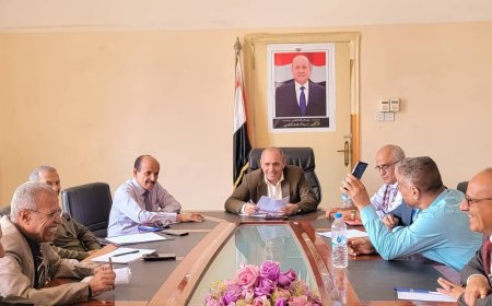 اجتماع يناقش تشديد الرقابة على عمل المطاعم والبوفيات بتعز