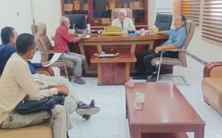 رئيس جامعة لحج يجتمع بلجنة شؤون الطلاب لمناقشة العديد من الملفات والقضايا والموضوعات الطلابية